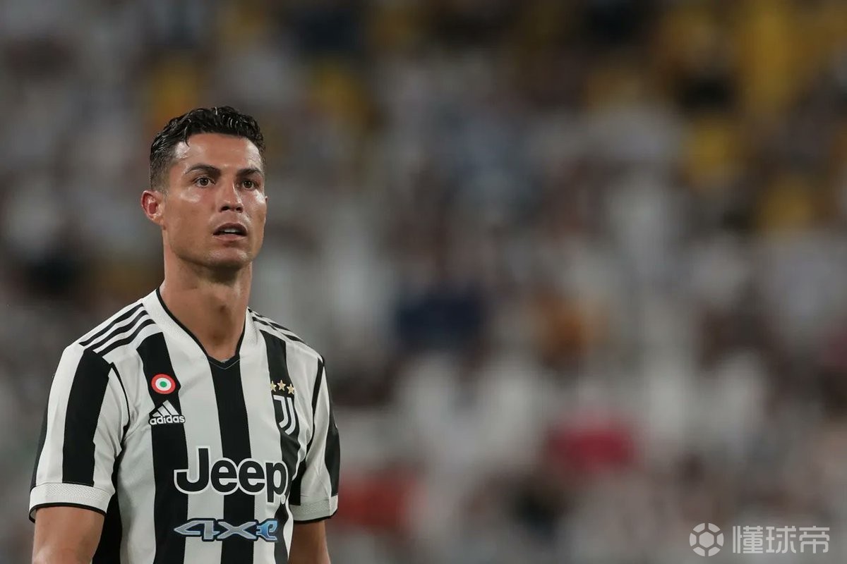 随机C罗重返赛场，出色防守首场状态出色，尤文图斯观众沸腾！